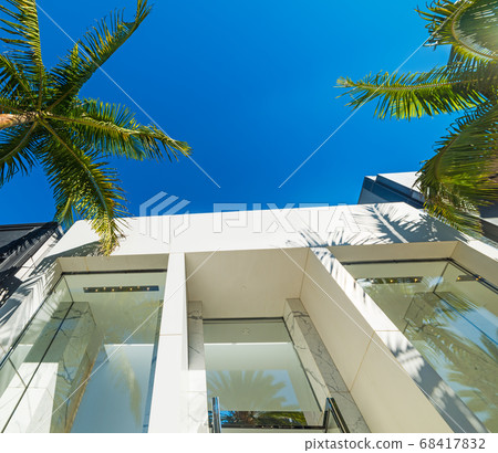 Elegant buildings in Beverly Hills 68417832