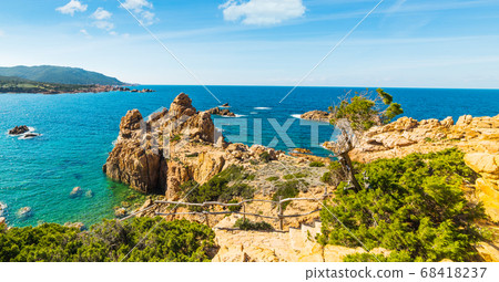 Rocky coastline in Costa Paradiso 68418237