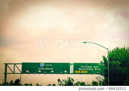 405 freeway sign in Los Angeles 405 freeway sign in Los Angeles 68418312