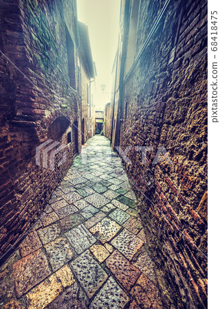 narrow backstreet in Tuscany 68418475