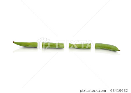 Sliced of snap bean 68419682