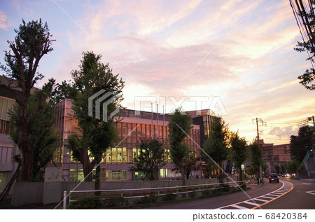 下班後回家路上的夜景（Itabashi City Shodosawa Gymnasium） 68420384