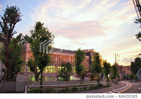 After work, the evening view of the way home (Itabashi City Shodosawa Gymnasium) After work, the evening view of the way home (Itabashi City Shodosawa Gymnasium) 68420385