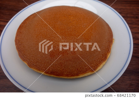 Dorayaki on white plate Dorayaki on white plate 68421170