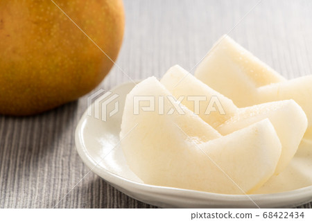 Cut pears (Kosui). Cut pears (Kosui). 68422434