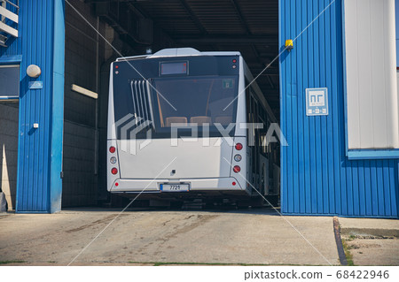 Focused photo on bus at the car wash 68422946