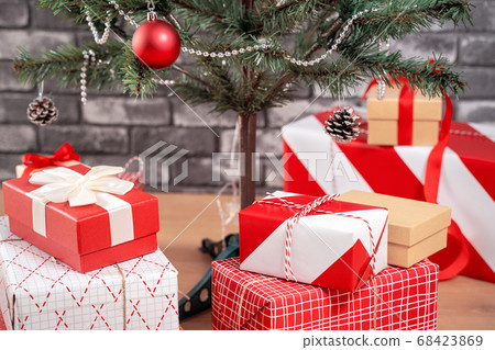 Christmas tree gift Christmas tree gift Christmas tree gift Christmas tree gift Christmas tree gift Christmas tree gift 68423869