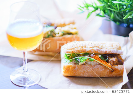 Deliver baguette sand online and drink at home with beer [With Corona's new normal] 68425771