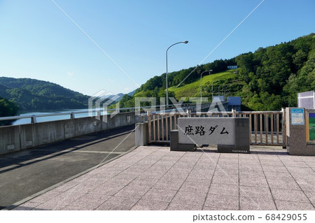 普通道路水壩,重力混凝土水壩 普通道路水壩,重力混凝土水壩 68429055