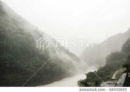 The cloudy Oi River with heavy rain 68430093
