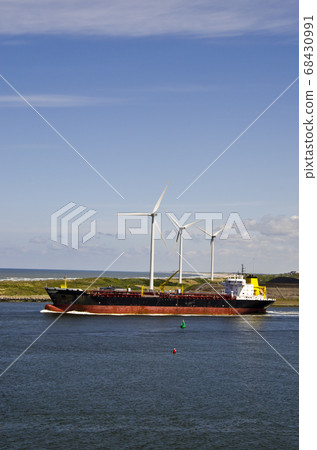 Eolian field and wind turbines 68430991