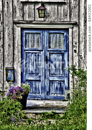 Fairy tale door HDR Fairy tale door HDR 68431001