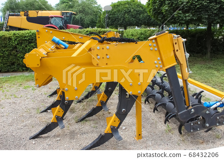 Plow for plowing soil. Subsoiler or flat lifter. 68432206