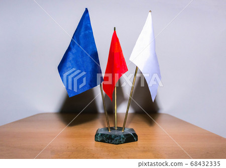 The table flags 68432335