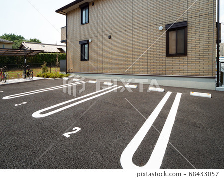 Parking lot in apartment Parking lot in apartment 68433057