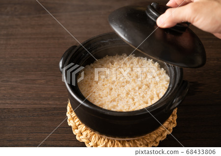 Brown rice cooked in a clay pot 68433806