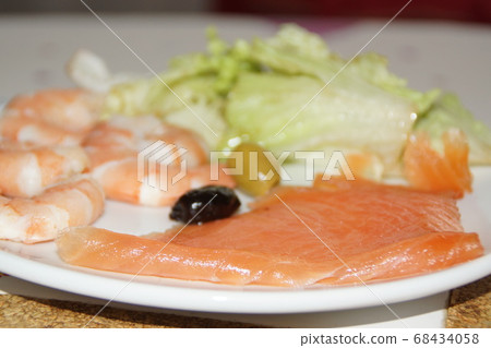 A PLATE WITH A SLICE OF SMOKED SALMON A PLATE WITH A SLICE OF SMOKED SALMON 68434058