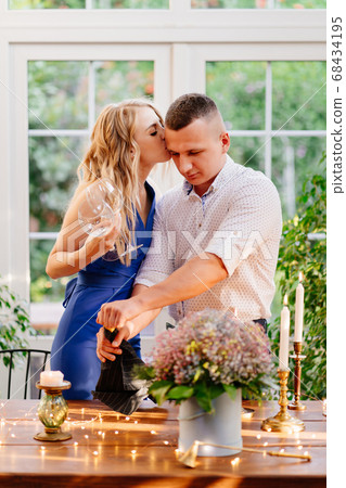 couple on romantic dinner. guy pours champagne. 68434195