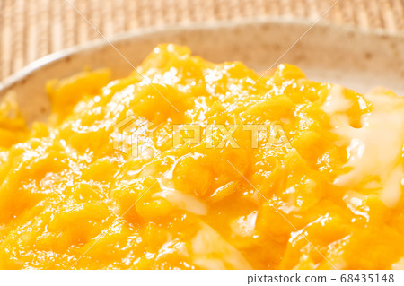 The egg portion of the omelet rice, which does not roll up. The egg portion of the omelet rice, which does not roll up. 68435148