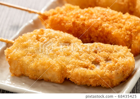 A variety of kushikatsu (kushiage) platters, mainly lotus root. A variety of kushikatsu (kushiage) platters, mainly lotus root. 68435425