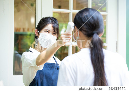 A female clerk taking a photo 68435651