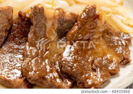 Yakiniku (uses "triangular rose", a rare part of the ribs that is said to be of high quality). Yakiniku (uses "triangular rose", a rare part of the ribs that is said to be of high quality). 68435868