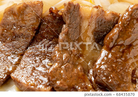 Yakiniku (uses "triangular rose", a rare part of the ribs that is said to be of high quality). Yakiniku (uses "triangular rose", a rare part of the ribs that is said to be of high quality). 68435870