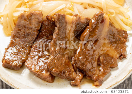 Yakiniku (uses "triangular rose", a rare part of the ribs that is said to be of high quality). 68435871