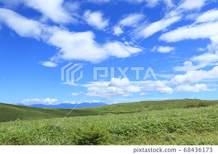 金星線夏季高地和藍天 68436173