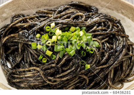 Squid Miss Spaghetti (green onion topping). 68436281