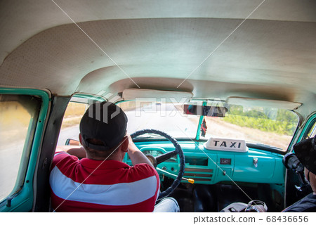 出租車司機前往古巴特立尼達 68436656