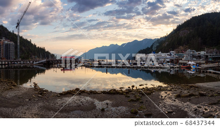 West Vancouver, British Columbia, Canada. 68437344