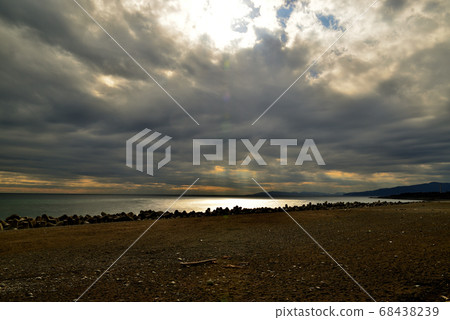 Tago no Ura coast, in front of the storm, black clouds evening view 68438239