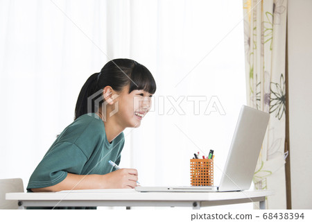 Online class girl junior high school student Online class girl junior high school student 68438394