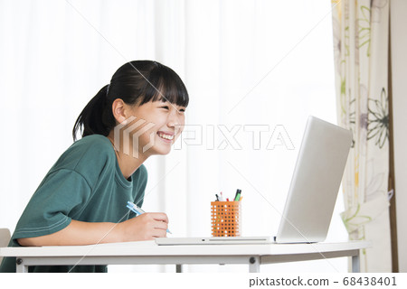 在線班級女孩初中學生 在線班級女孩初中學生 68438401