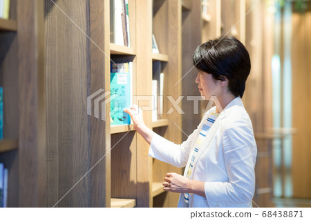 Women in their 40s working in a coworking space Women in their 40s working in a coworking space 68438871