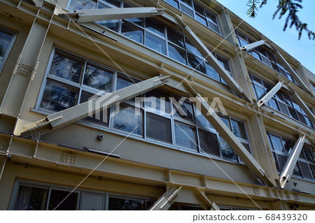 學校建築的抗震改造 68439320