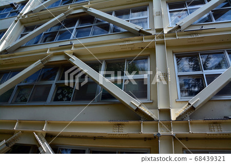 學校建築的抗震改造 68439321