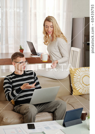 Couple discussing data on laptop 68439793