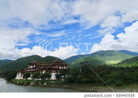 Bhutan Punakha Dzong surrounded by beautiful river and greenery Bhutan Punakha Dzong surrounded by beautiful river and greenery 68440936