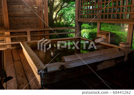 溫泉和溫泉露天浴池 溫泉和溫泉露天浴池 68441262