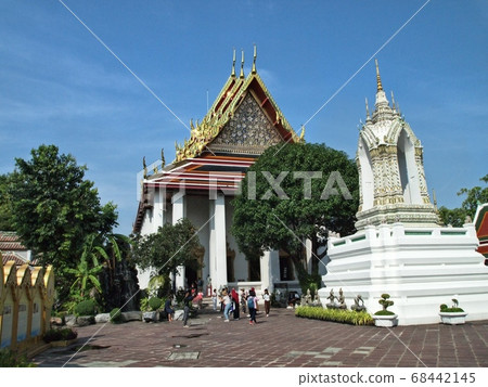 Thai royal temple Wat Pho known for the golden reclining statue Thai royal temple Wat Pho known for the golden reclining statue 68442145