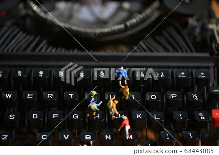 typewriter with the figurines in work 68443085