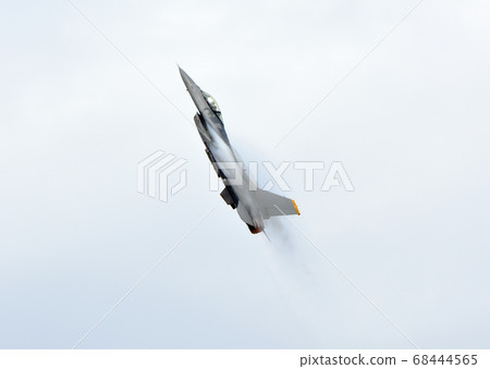 F-2 flying up F-2 flying up 68444565