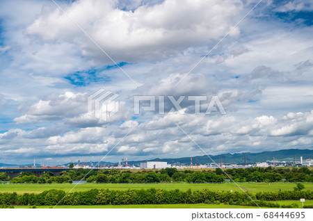 淀川河公園的夏日天空景觀 68444695