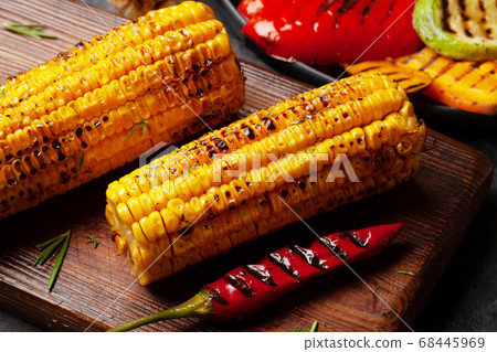 Hot grilled corn 68445969