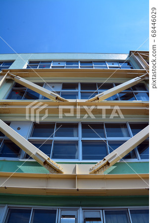 Seismic retrofitting of school buildings 68446029