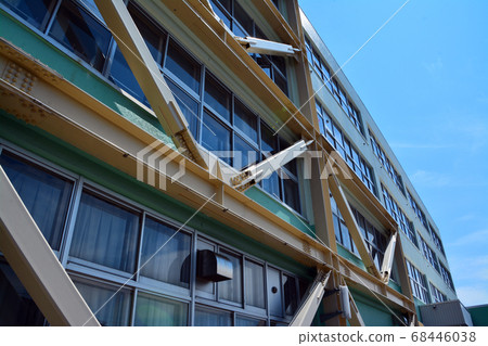 Seismic retrofitting of school buildings Seismic retrofitting of school buildings 68446038