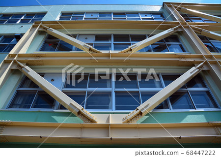 Seismic retrofitting of school buildings 68447222