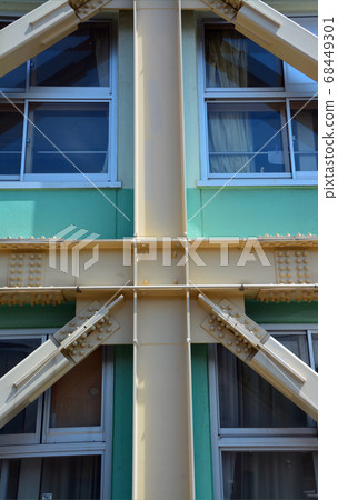 Seismic retrofitting of school buildings 68449301